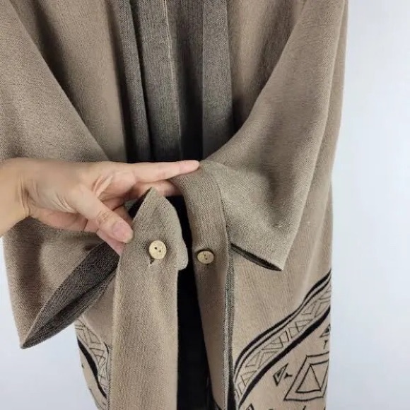 ActiveUSA tan and black Aztec cardigan S/M size women’s - Picture 3 of 3